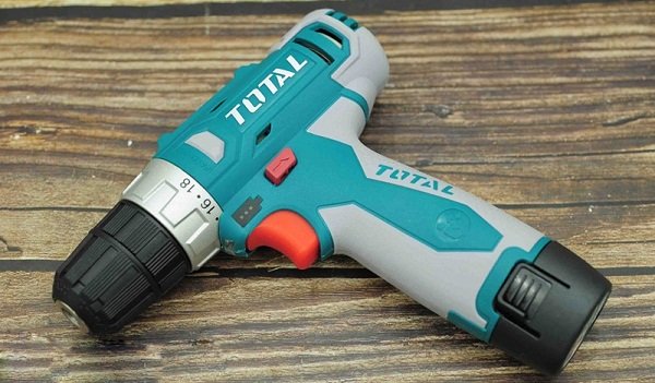 Máy khoan pin Total