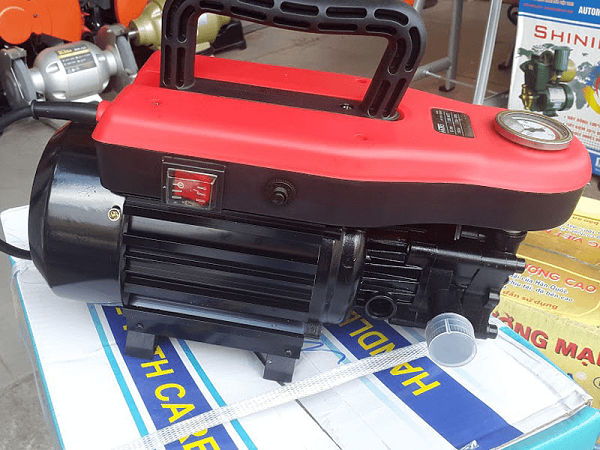  Máy rửa xe có tiếng động cơ kêu to