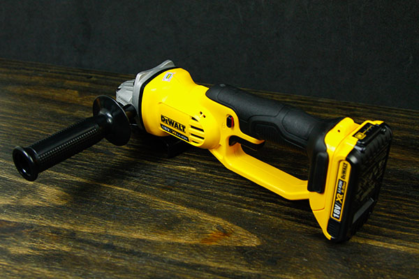 Máy mài góc thương hiệu Dewalt