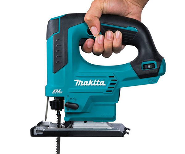 Máy cưa lọng Makita