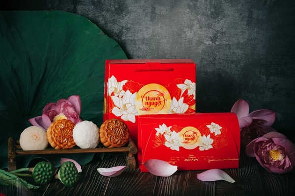 Hộp bánh Trung thu Hữu Nghị truyền thống với hình ảnh hoa sen