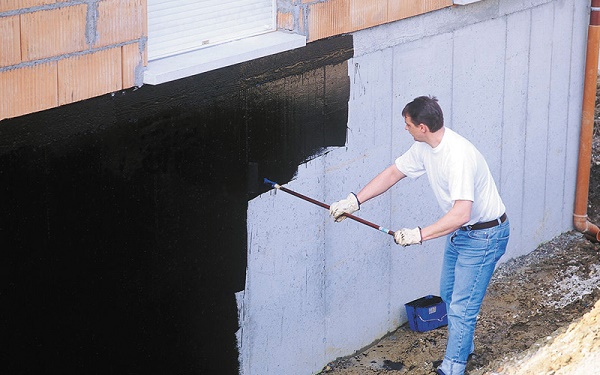 Lưu ý cần làm sạch tường nhà để chống thấm