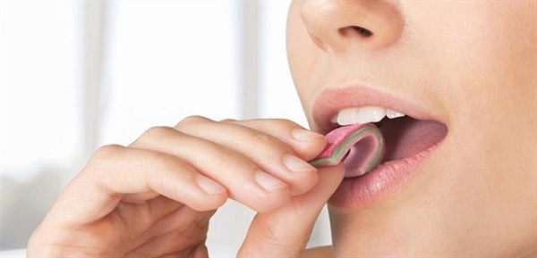 Sử dụng kẹo giảm nồng độ cồn trong hơi thở