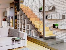 Treo tranh ảnh trên tường cầu thang