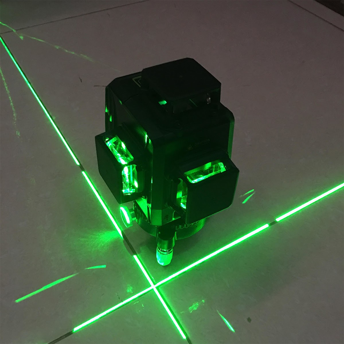 may-can-bang-laser