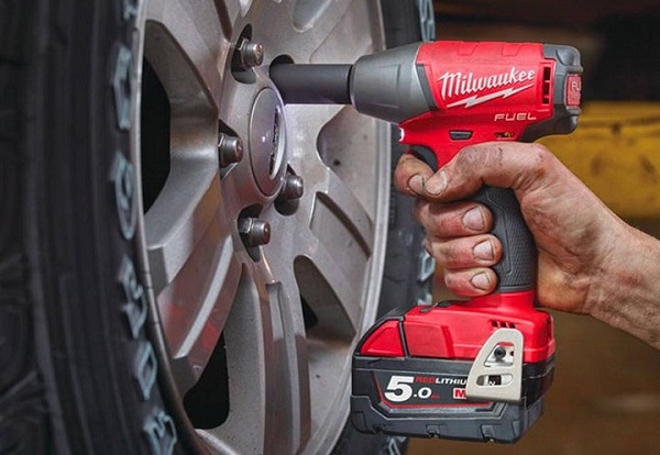 Máy siết bu lông Milwaukee M18 FIWF38-0