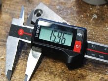 thay pin thước cặp điện tử