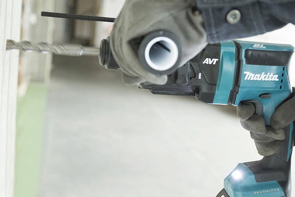 Máy khoan động lực dùng pin Makita DHR182RTJ