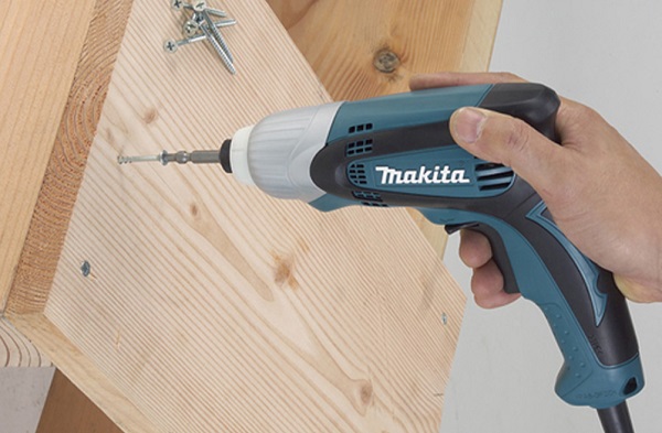 Máy vặn vít dùng điện Makita TD0100