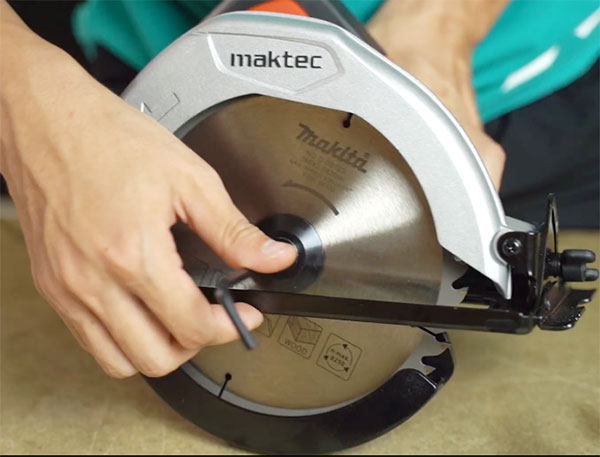 Máy cắt gỗ Maktec