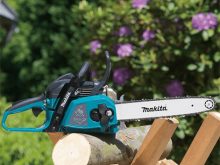 máy cưa xích chạy xăng mini makita