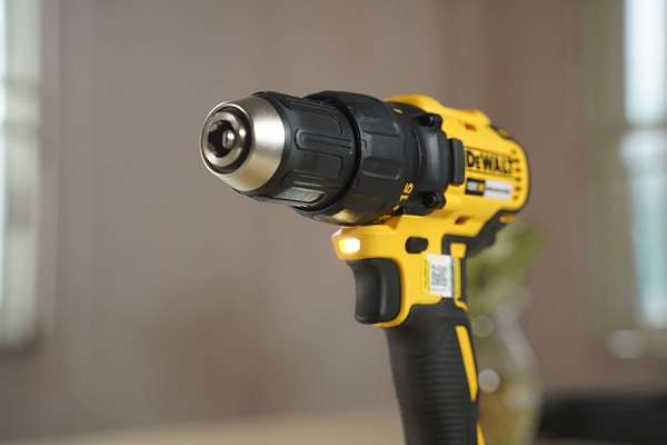 Máy khoan Dewalt được thiết kế nhỏ gọn, dễ sử dụng