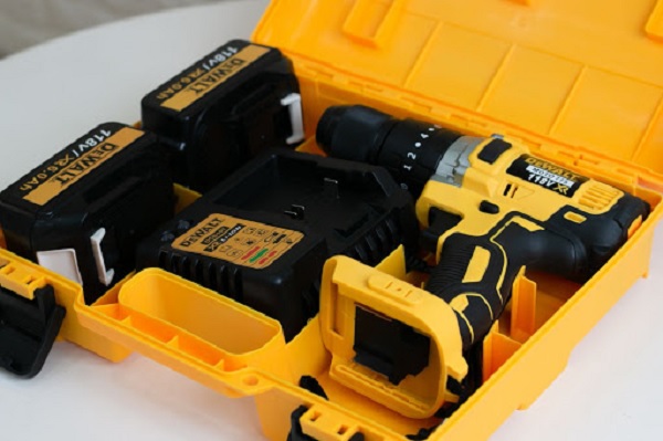 Có nên mua máy khoan Dewalt cũ hay không?