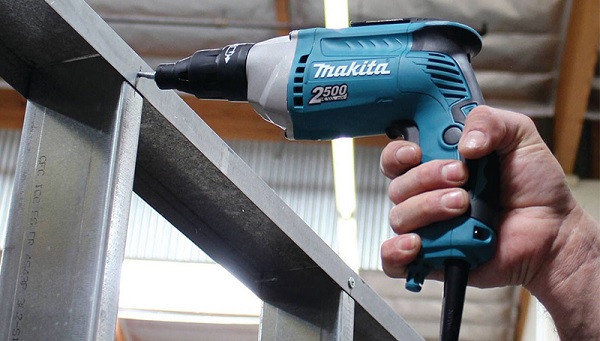 Máy vặn vít dùng điện Makita FS2500