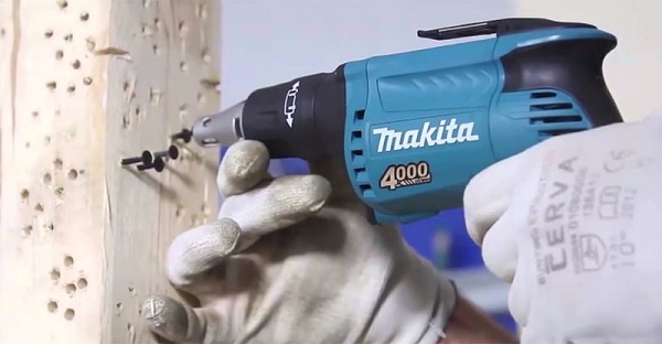 Máy vặn vít Makita FS4000