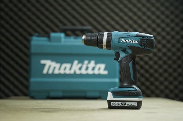 Makita HP347DWE dùng pin 14,4V