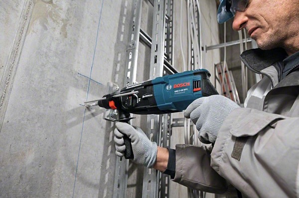 Máy khoan búa Bosch GBH 2-20 DRE làm việc có tốt không?