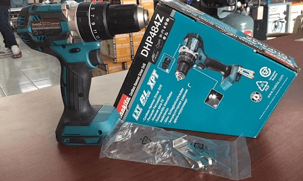 Máy khoan búa vặn vít dùng pin Makita DHP484Z 18V