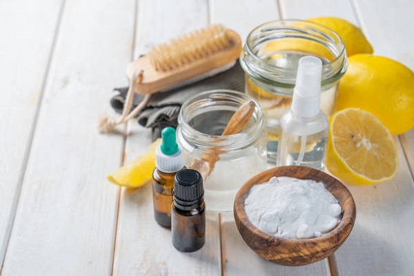 Sử dụng giấm để làm sạch cho tường nhà