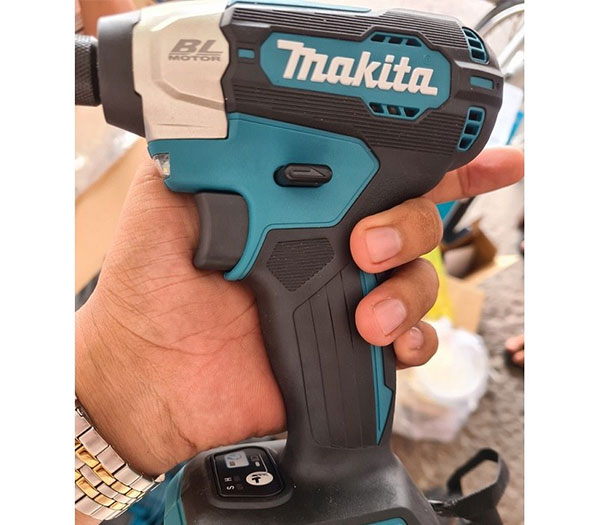 Máy vặn vít Makita DTD157Z sư dụng động cơ không chổi than mạnh mẽ