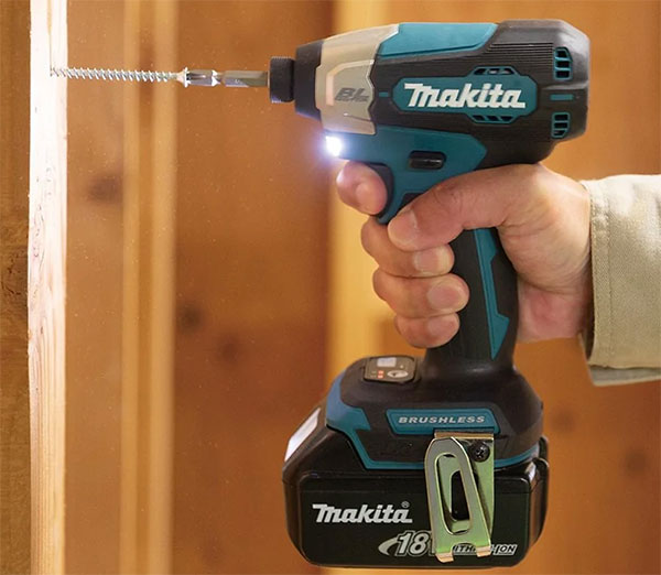 Máy vặn ốc Makita DTD157Z có đèn Led siêu sáng