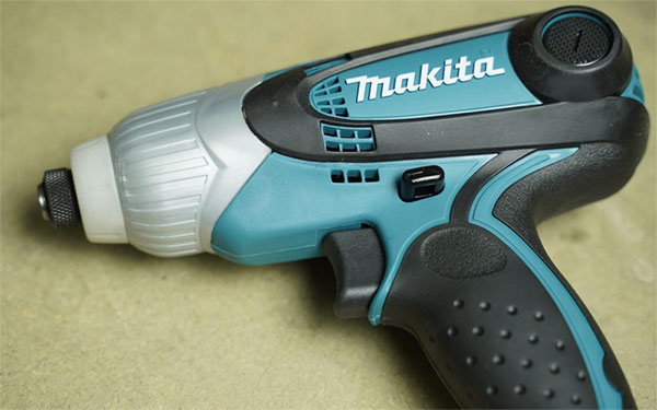 Có nên mua máy vặn vít Makita TD0101?