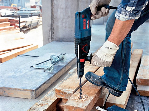 Bosch GBH 2-26 DE thi công mạnh mẽ trên nhiều vật liệu