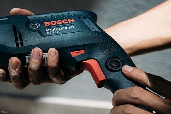 Bosch GSB 550 là máy khoan chính trong bộ sản phẩm
