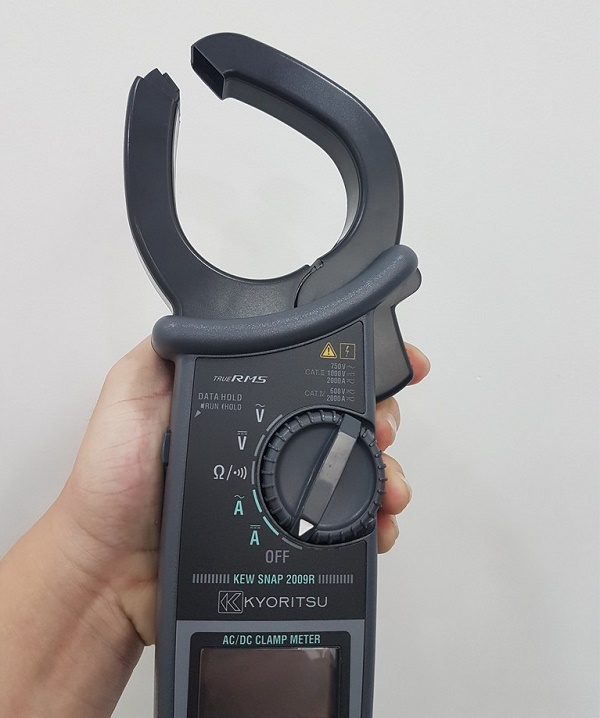 Thiết kế với độ chắc chắn, gọng kìm rộng