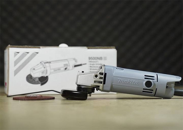 Máy mài góc Makita 9500NB thiết kế mạnh mẽ, cấu tạo chắc chắn