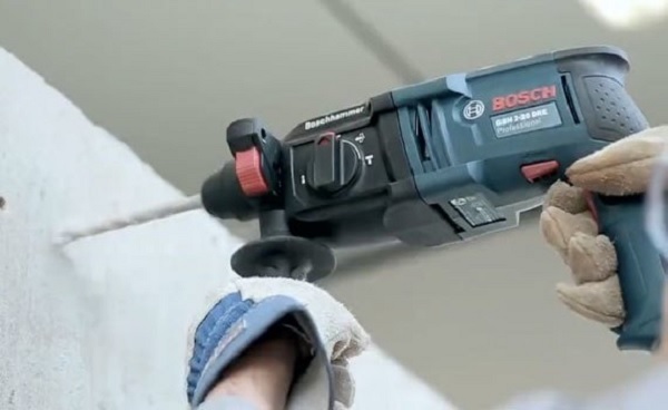 Chọn máy khoan bê tông tính năng phù hợp với công việc