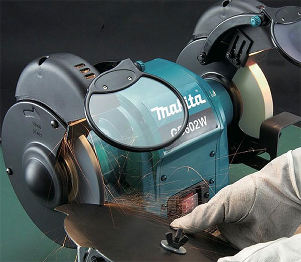 Công suất máy mạnh mẽ, tốc độ làm việc ổn định