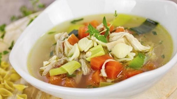 Súp gà chứa nhiều vitamin và khoáng chất