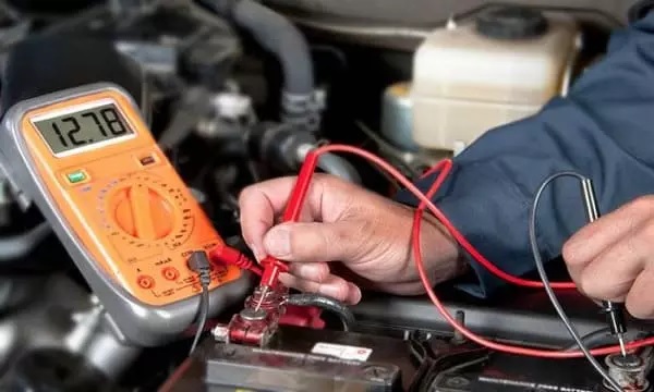 Dùng đồng hồ vạn năng kiểm tra máy phát điện ô tô