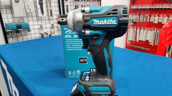 Chọn mua máy siết bu lông Makita DTW300RTJ chính hãng