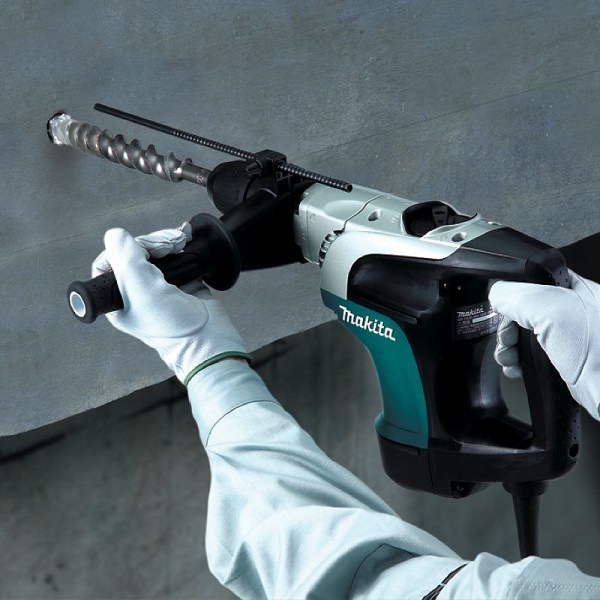 Máy khoan bê tông Makita HR4002 khoan mạnh mẽ, đục bê tông dễ dàng