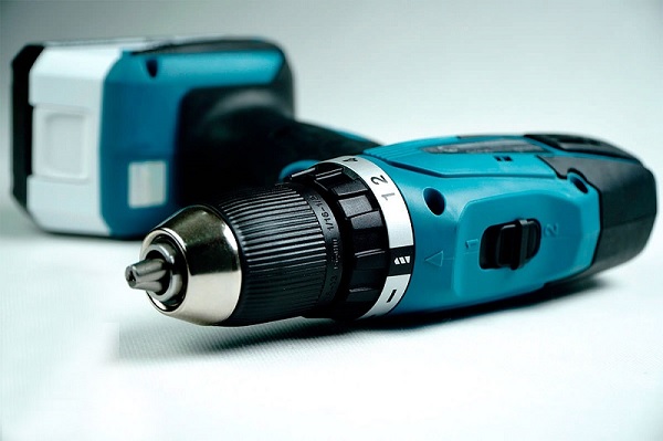 Máy khoan và vặn vít dùng pin Makita DF457DZ