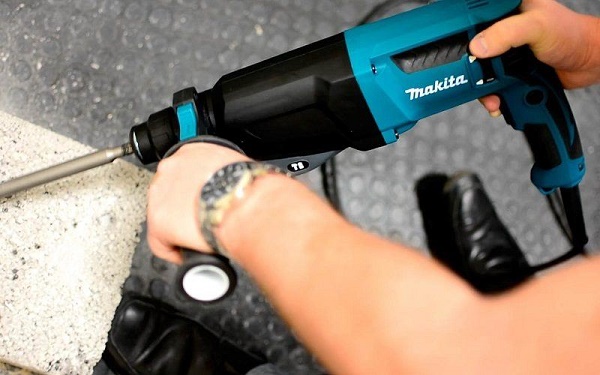 Makita HR2600 thiết kế dễ dàng sử dụng