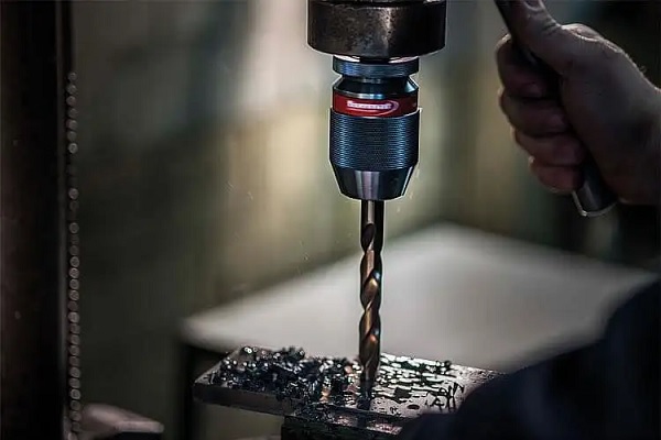 Mũi khoan sắt có thể khoan được inox