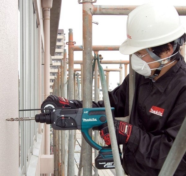 Makita DHR202SYE có khả năng khoan bê tông bền bỉ