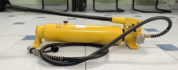 Hình ảnh bơm tay thủy lực CP-700A