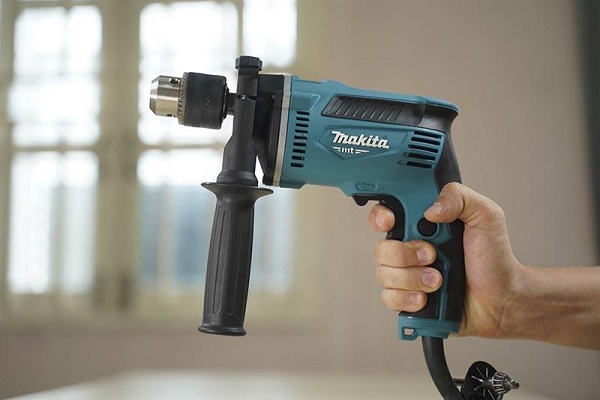 Máy khoan động lực Makita M8103B mang kiểu dáng nhỏ gọn