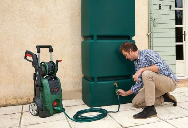 Bosch AQT 45-14X có khả năng tự hút nước từ xô chậu