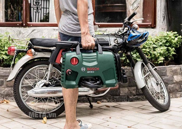 Thiết kế gọn nhẹ, linh hoạt của Bosch AQUATAK 33-11