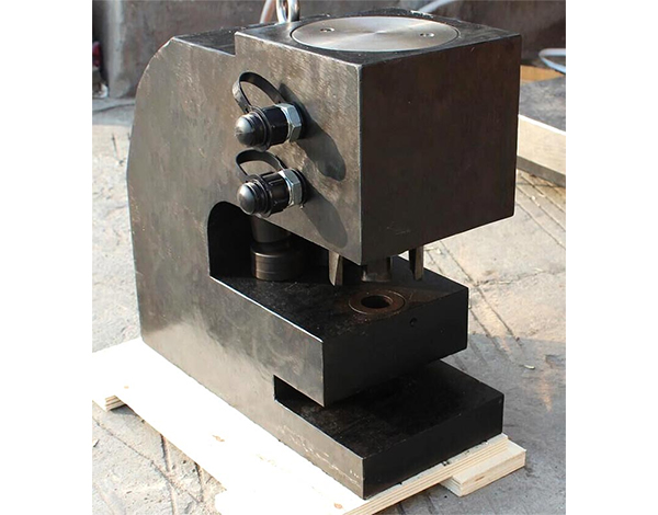 Hình ảnh đột lỗ thủy lực CH-100A