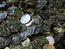 Tìm thấy kho báu hơn 6.000 đồng bạc cổ trong rừng ở Ba Lan
