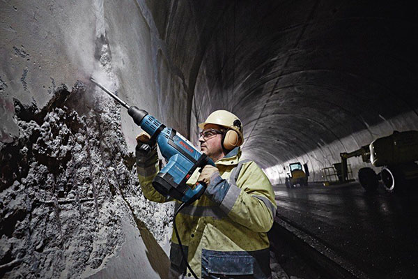 Máy đục bê tông Bosch GSH 9 VC