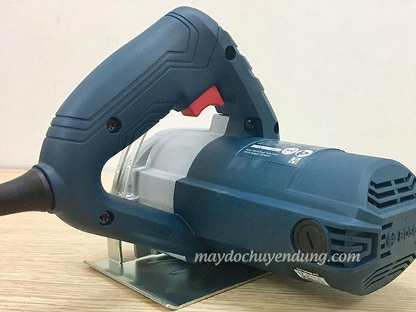 Bosch GDC 140 sử dụng mô tơ chổi than