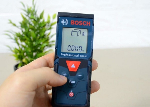 Máy đo khoảng cách Bosch GLM 40 thiết kế nhỏ gọn
