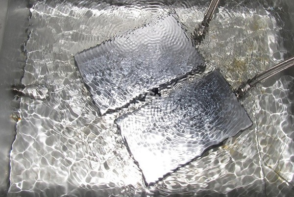 Bể rửa siêu âm phá cáu cặn hiệu quả